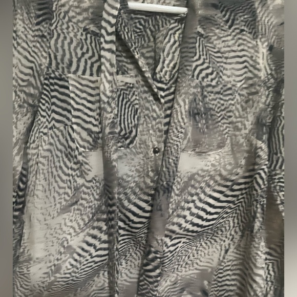 50 Shades of Grey patterned LOFT Blouse! - Picture 6 of 6